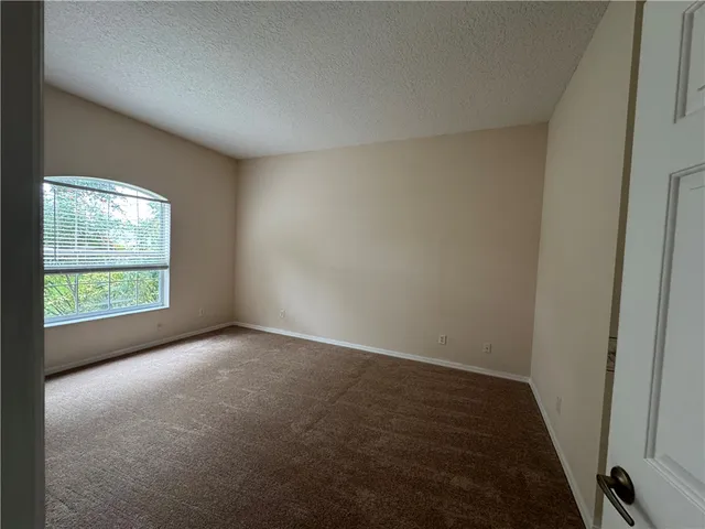 $2,400 | 707 46th Square, Vero Beach, FL 32968