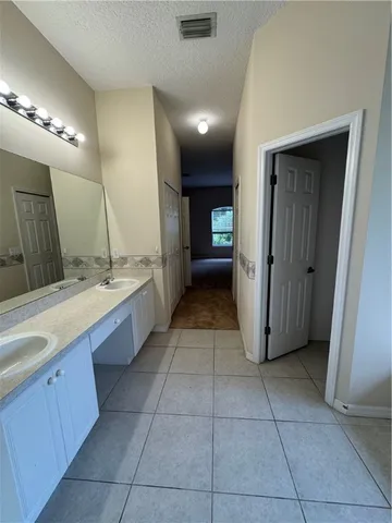 $2,400 | 707 46th Square, Vero Beach, FL 32968