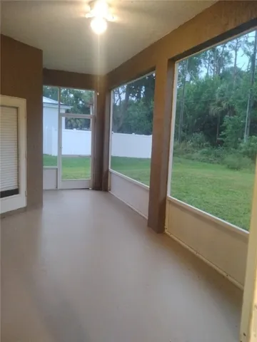 $2,400 | 707 46th Square, Vero Beach, FL 32968