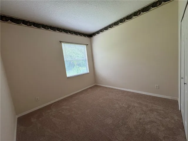 $2,400 | 707 46th Square, Vero Beach, FL 32968