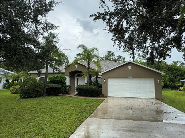 $2,400 | 707 46th Square, Vero Beach, FL 32968