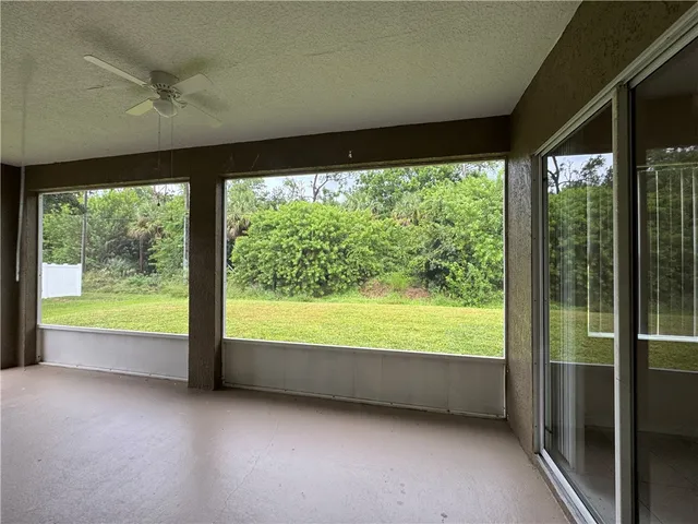$2,400 | 707 46th Square, Vero Beach, FL 32968
