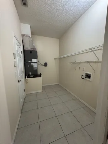 $2,400 | 707 46th Square, Vero Beach, FL 32968