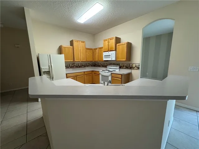 $2,400 | 707 46th Square, Vero Beach, FL 32968