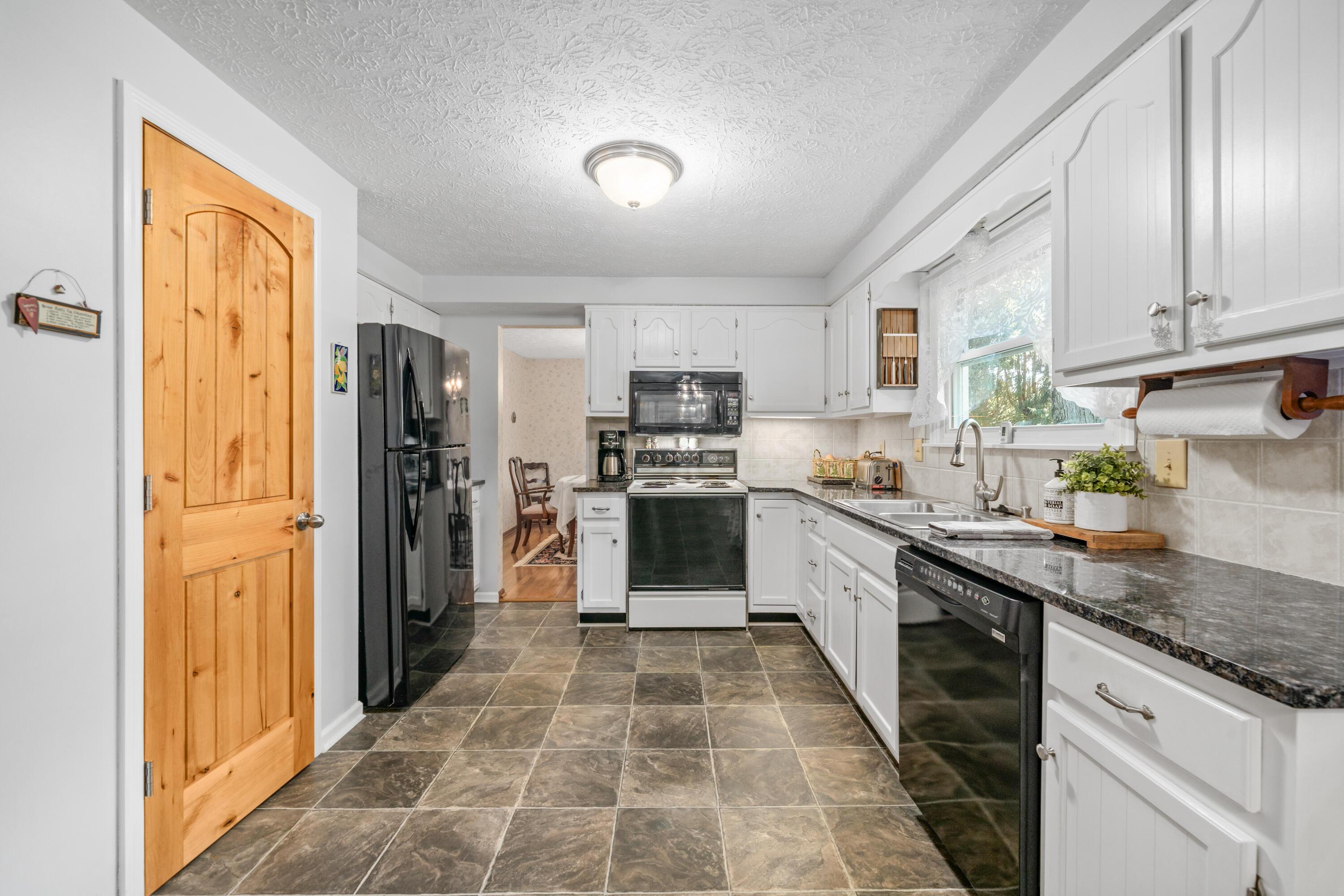 639 Link Road Whitehall, OH 43213 - Photo 15 of 73 15-print-DSC04334