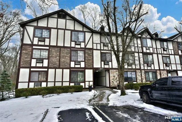 $300,000 | 907 Thoreau Court, Mahwah, NJ 07430