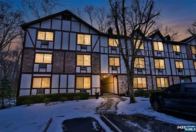 $300,000 | 907 Thoreau Court, Mahwah, NJ 07430