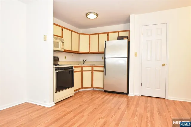 $300,000 | 907 Thoreau Court, Mahwah, NJ 07430