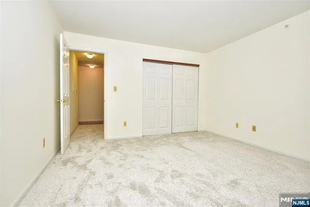 $300,000 | 907 Thoreau Court, Mahwah, NJ 07430