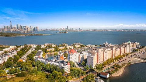 $399,000 | 110 Shearwater Court East, Unit 33, Jersey City, NJ 07305