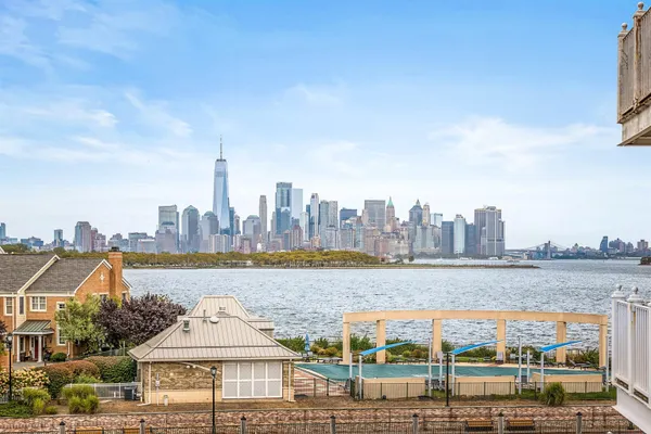 $399,000 | 110 Shearwater Court East, Unit 33, Jersey City, NJ 07305
