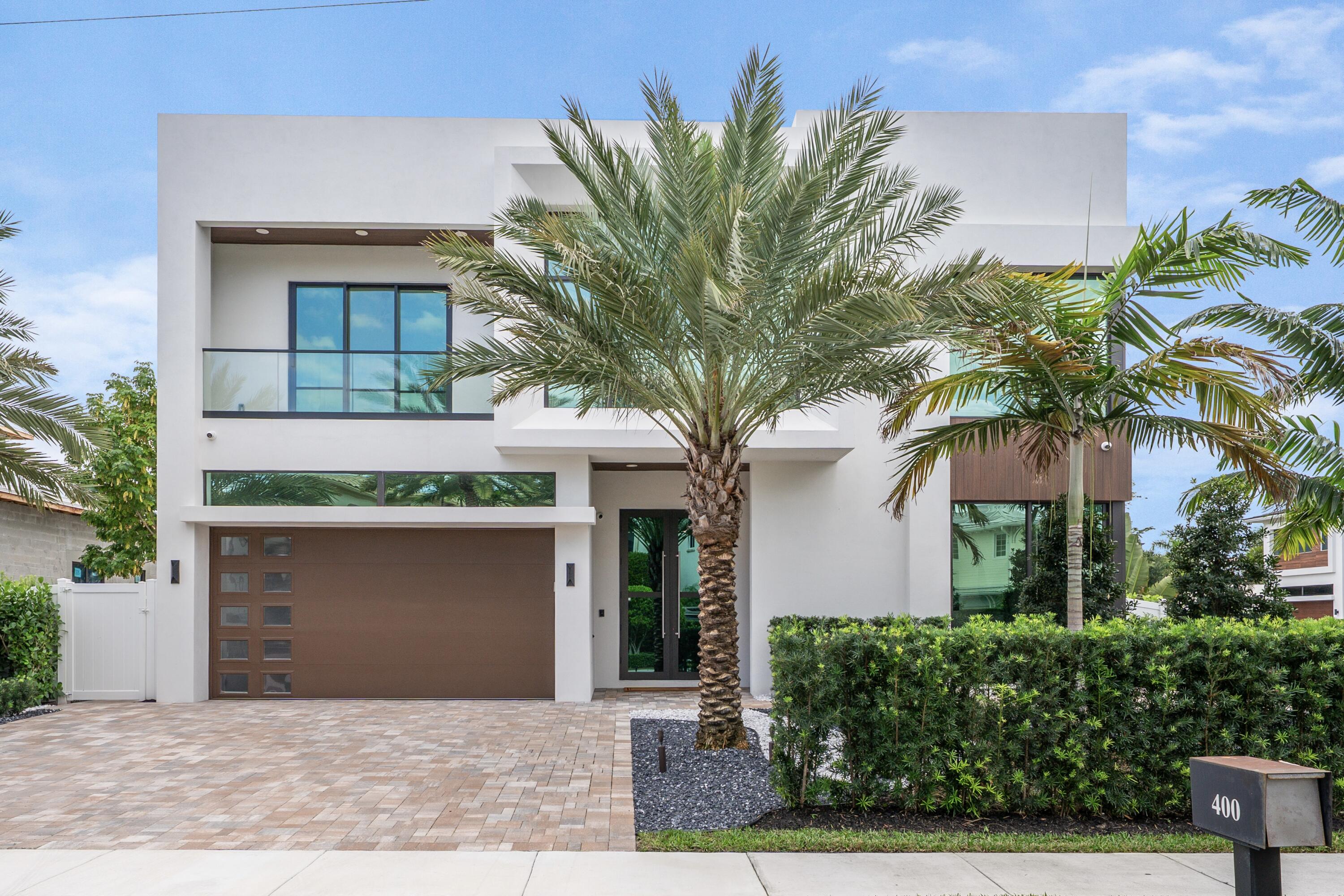400 Northeast 4th Street Boca Raton, FL 33432 - Photo 4 of 73 a front view of a house with a garden