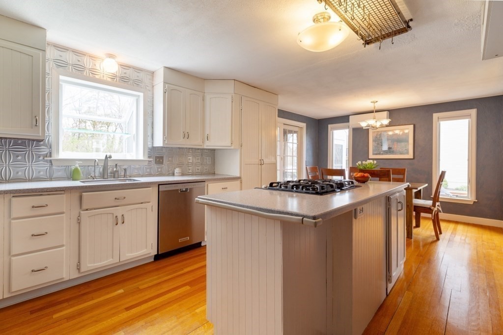 53 Alden Road Holliston, MA 01746 - Photo 8 of 34 Gallery Image 8