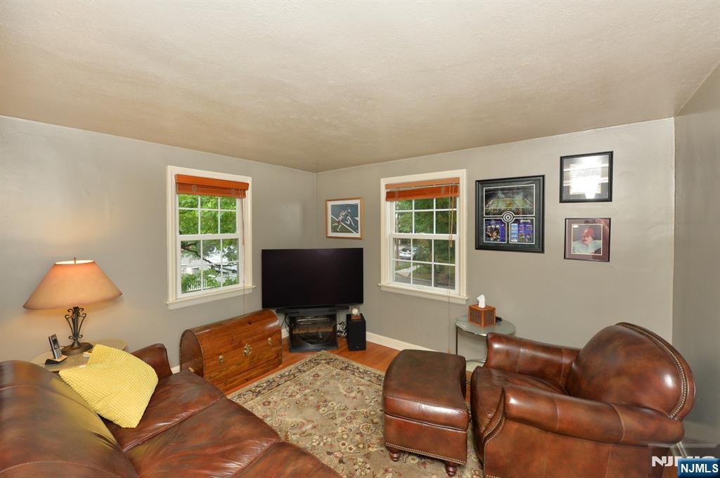 418 Burlington Road Paramus, NJ 07652 - Photo 26 of 30