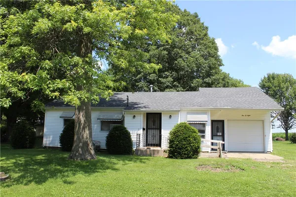 $79,900 | 408 South Elm Street, Windsor, IL 61957