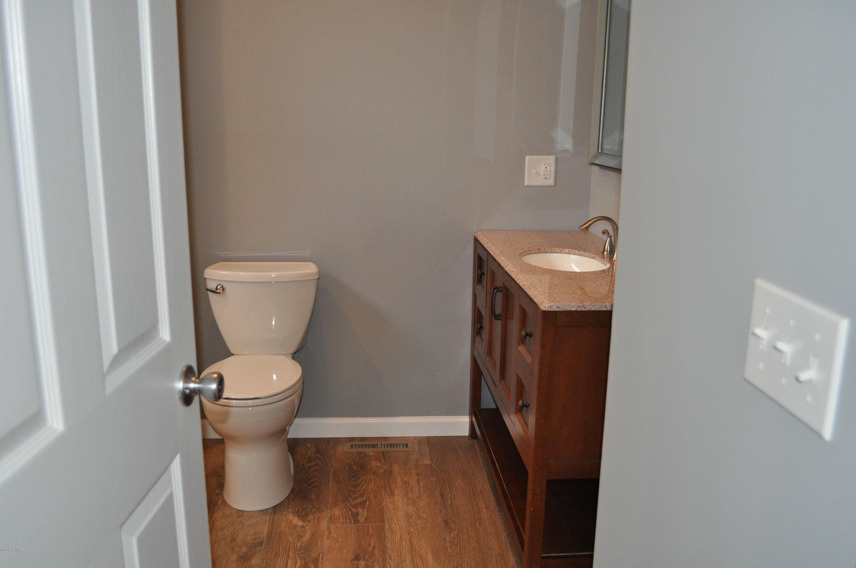 450 Raymondskill Road Milford, PA 18337 - Photo 17 of 24 MASTER BATH