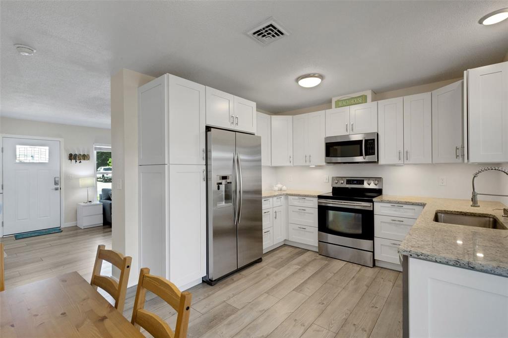 5231 Pompano Road Venice, FL 34293 - Photo 6 of 31