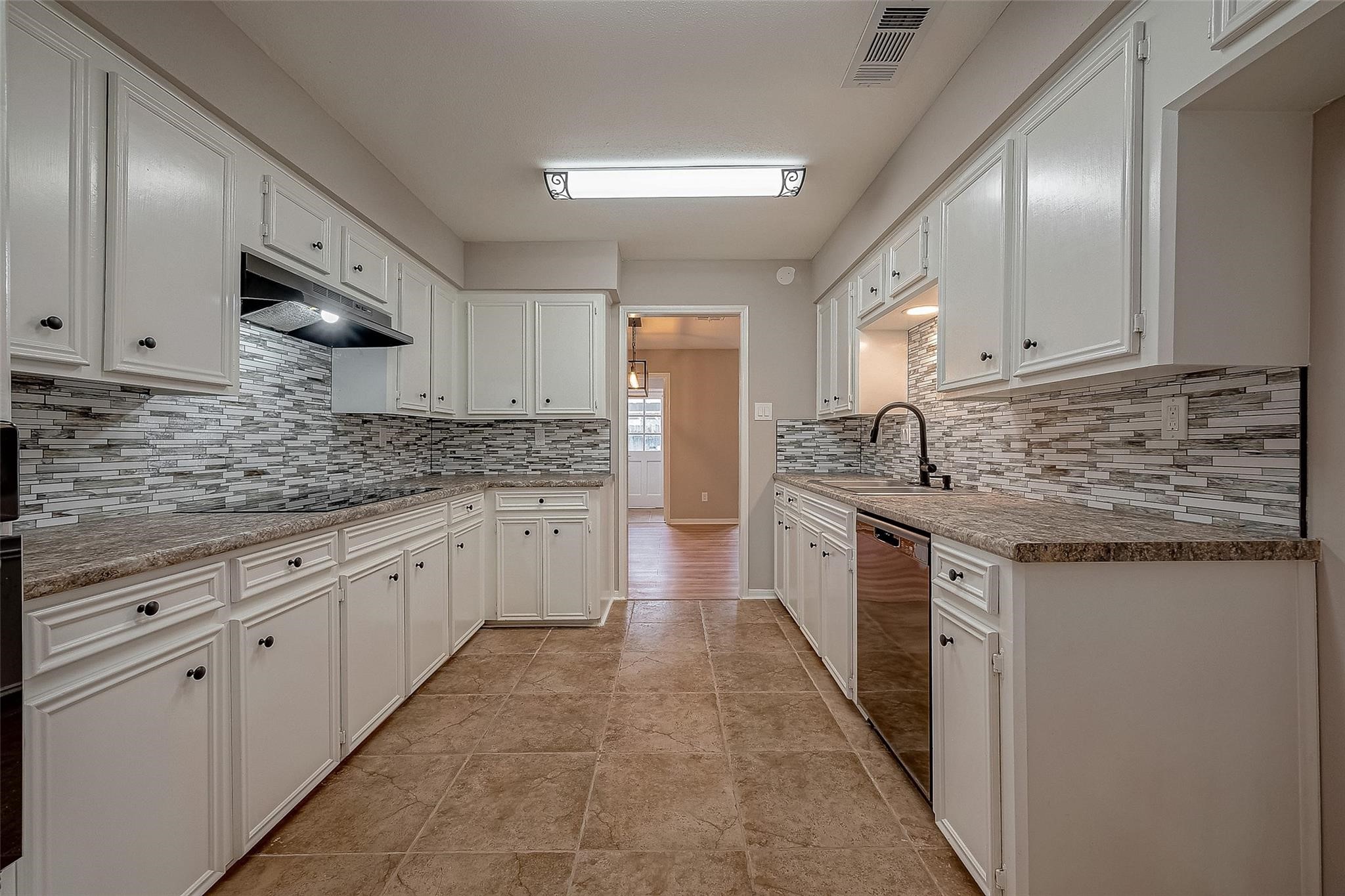 14736 Perthshire Road, Unit F Houston, TX 77079 - Photo 6 of 27