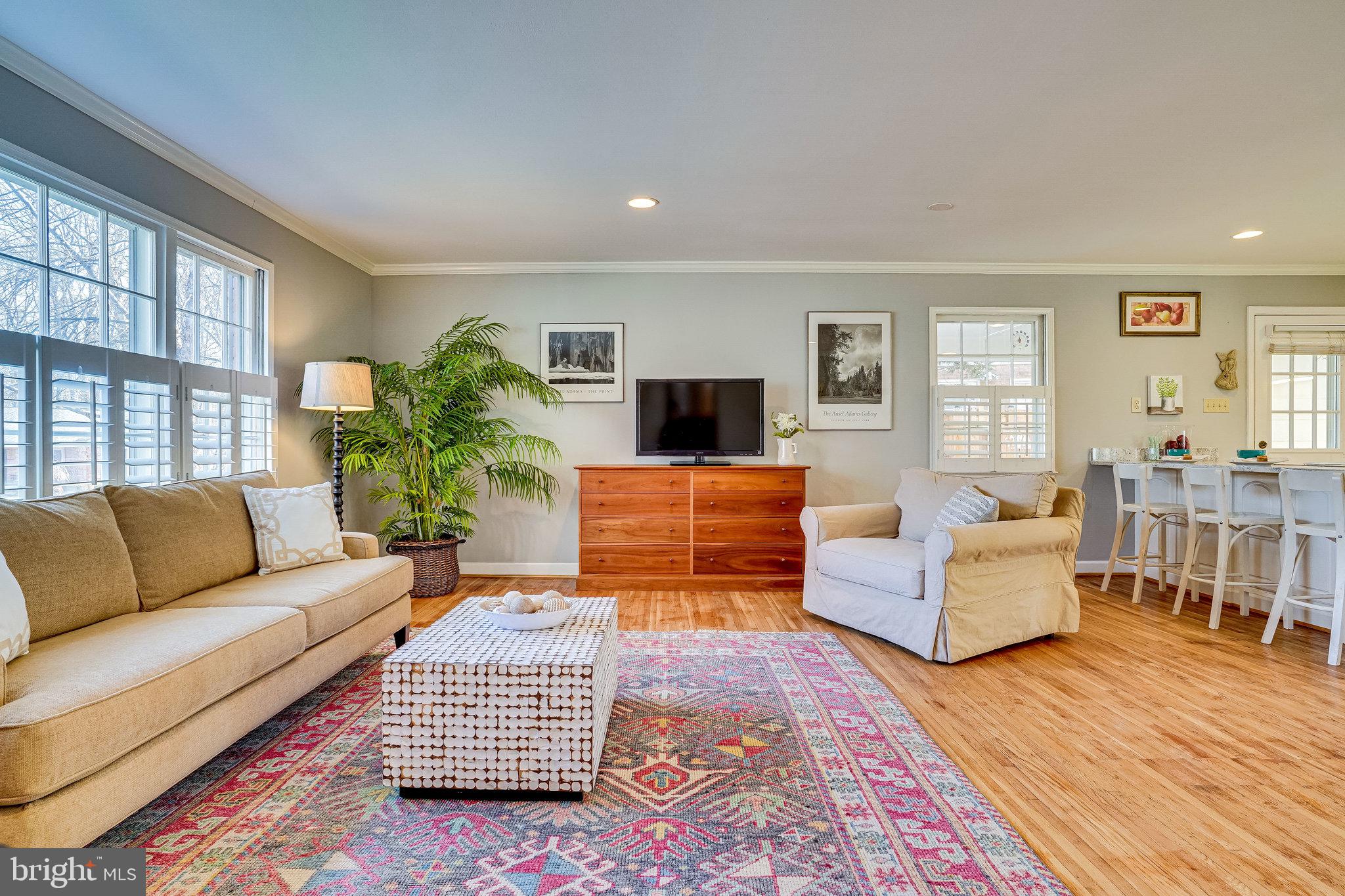 6128 Roxbury Avenue Springfield, VA 22152 - Photo 14 of 94 Living Room