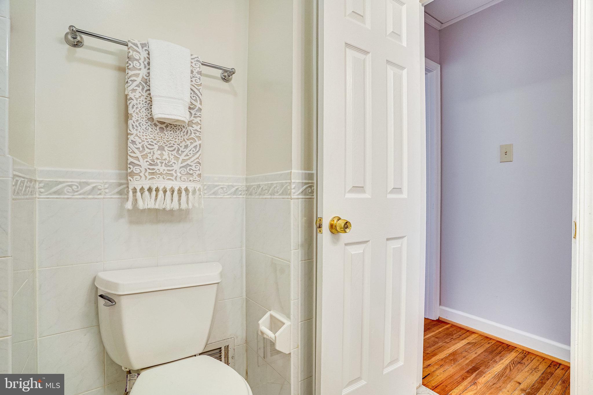 6128 Roxbury Avenue Springfield, VA 22152 - Photo 65 of 94 Hall Bath