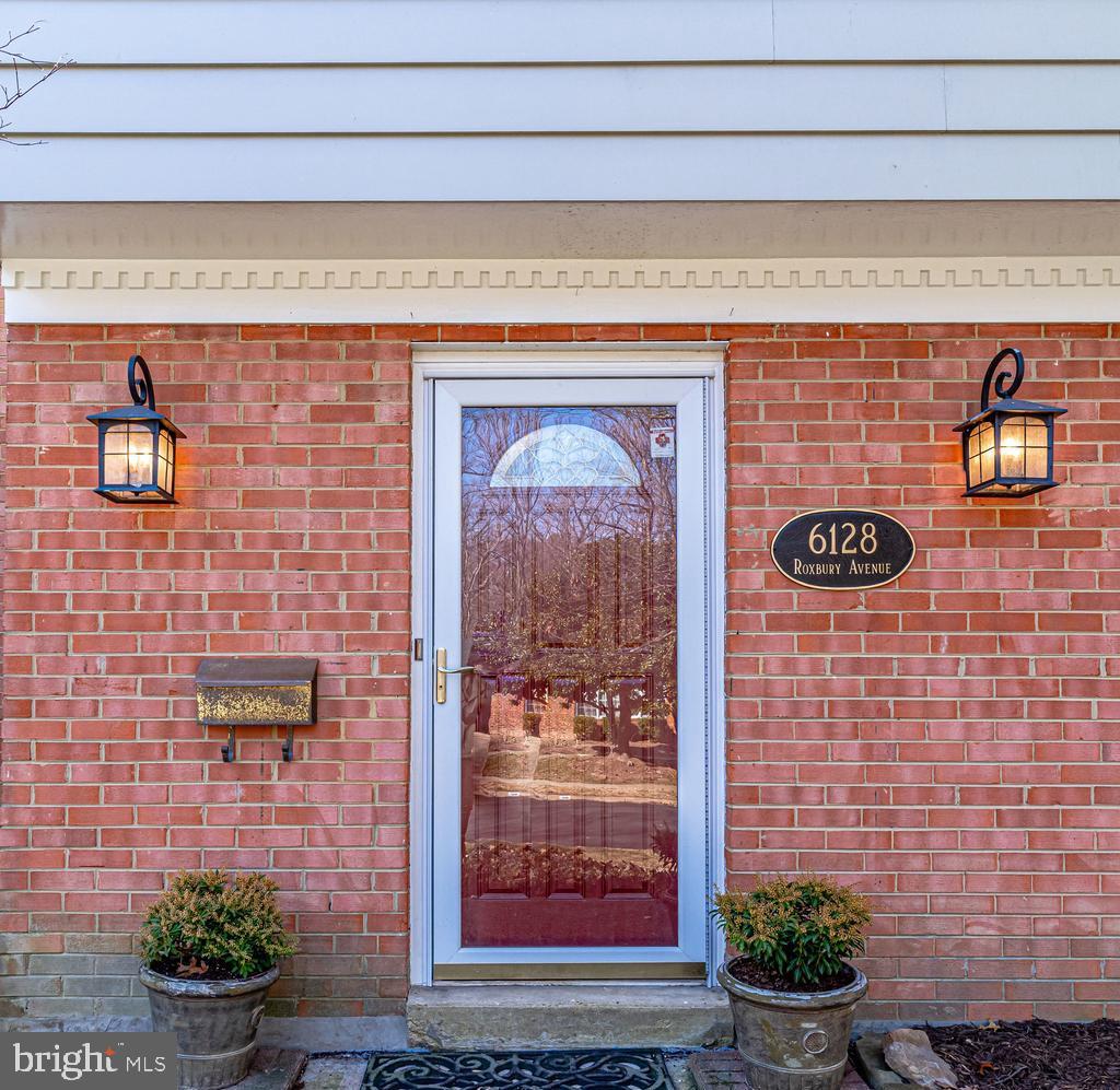6128 Roxbury Avenue Springfield, VA 22152 - Photo 7 of 94 Front Entrance