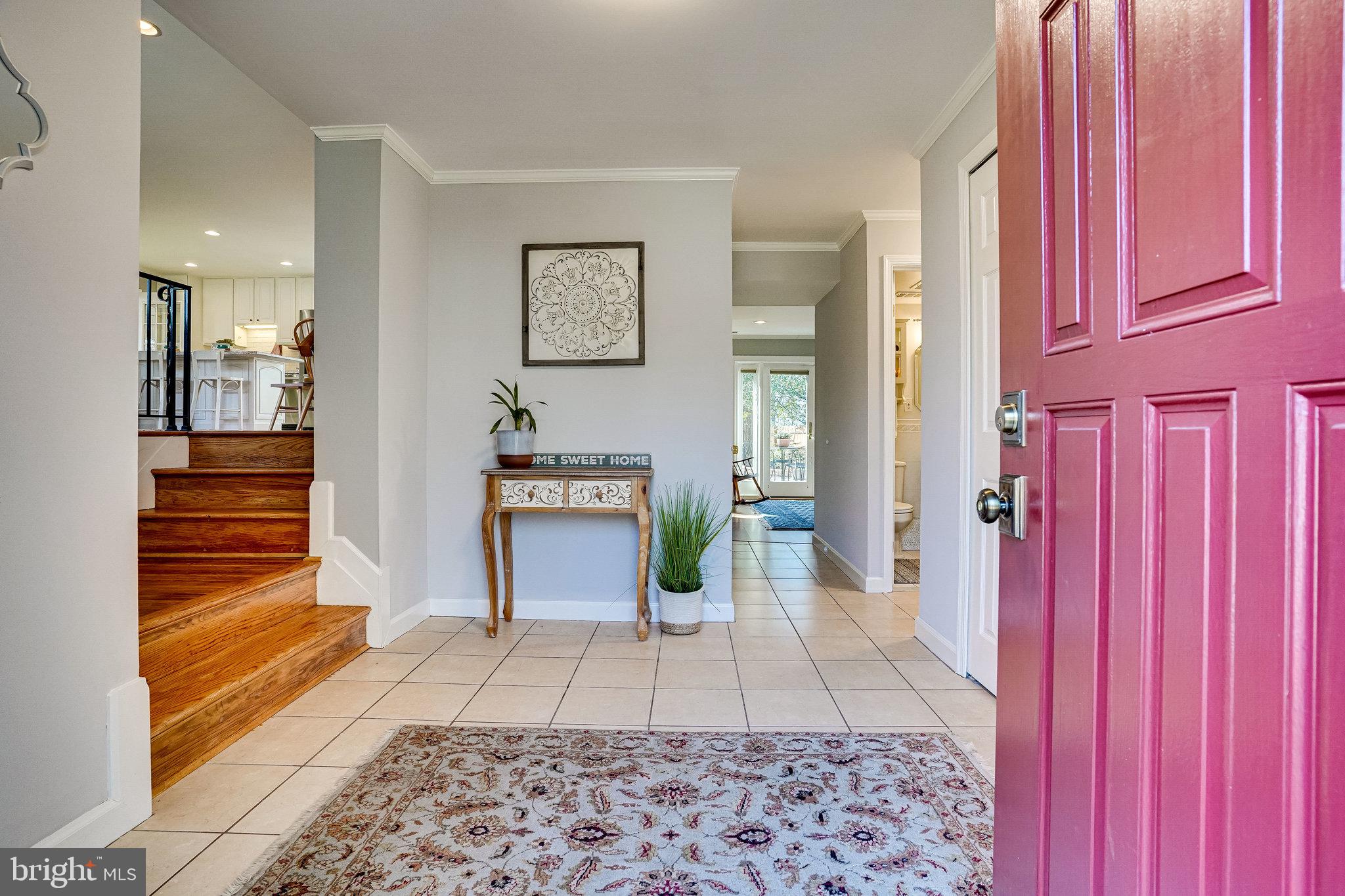 6128 Roxbury Avenue Springfield, VA 22152 - Photo 8 of 94 Entry Foyer