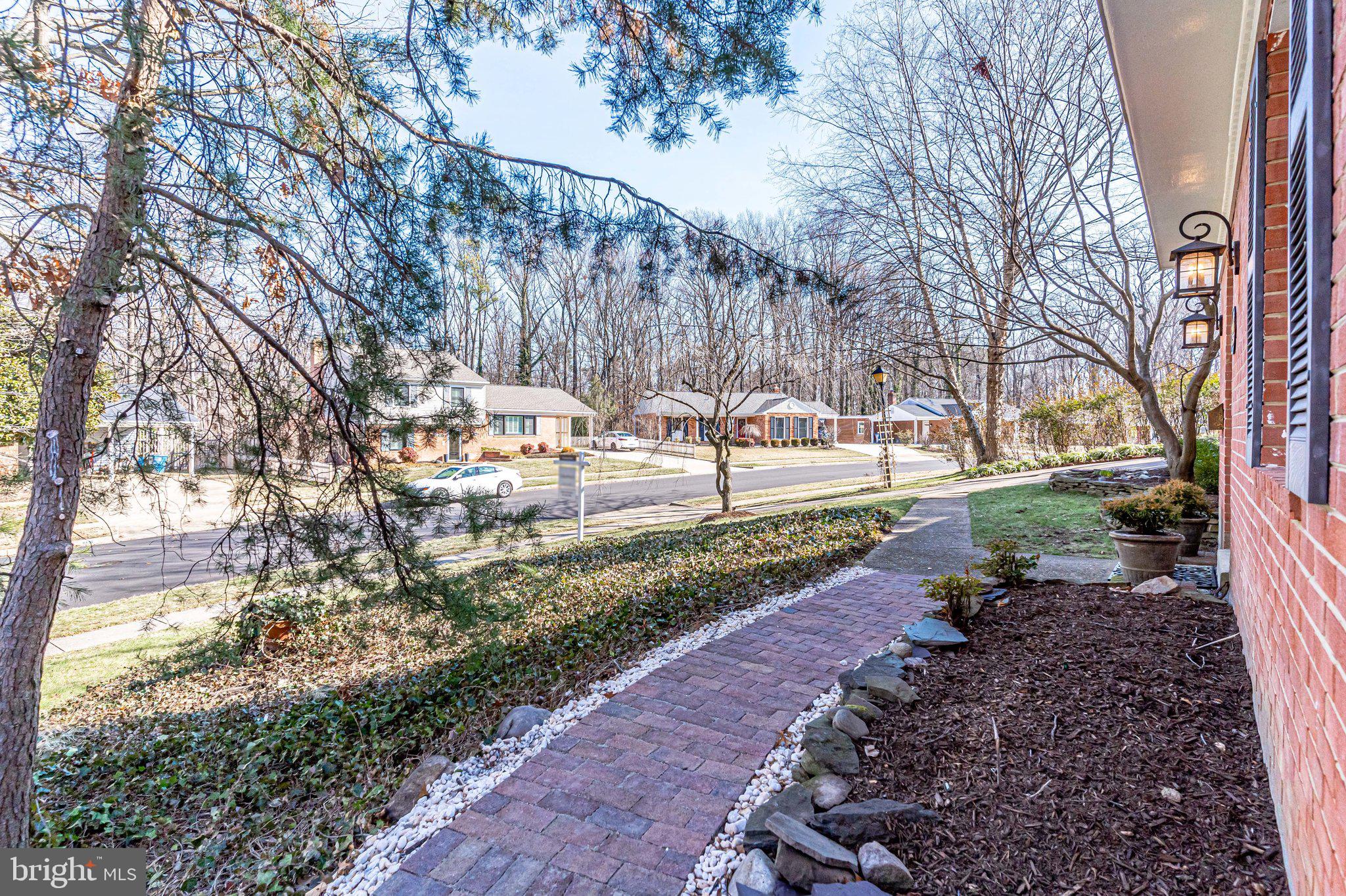 6128 Roxbury Avenue Springfield, VA 22152 - Photo 9 of 94 Entry Walk