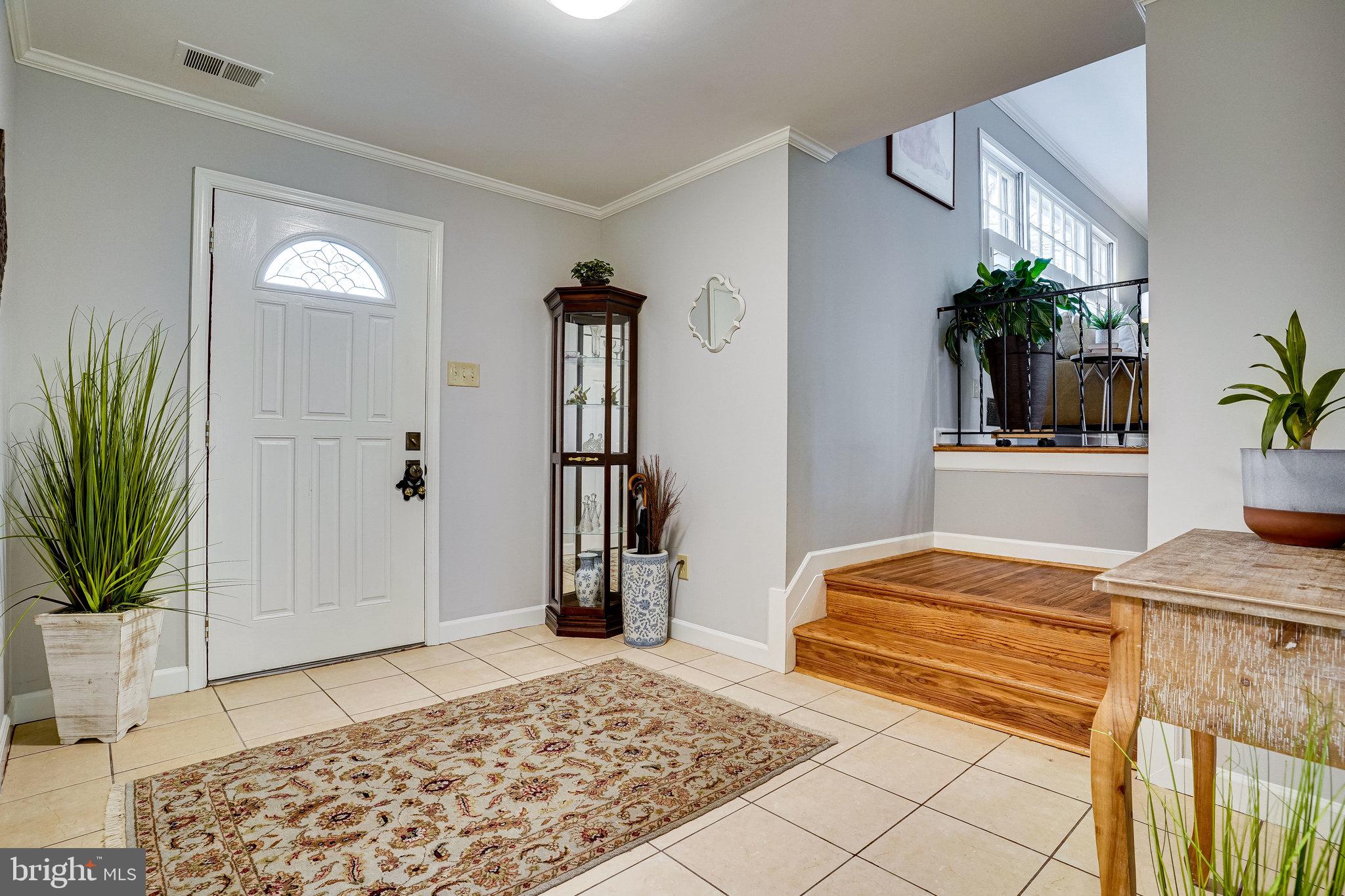 6128 Roxbury Avenue Springfield, VA 22152 - Photo 10 of 94 Foyer