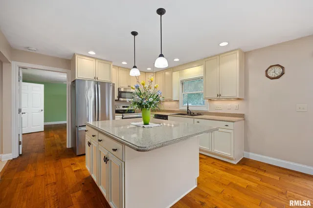 $309,990 | 1921 Dane - Kelsey Drive, Pekin, IL 61554