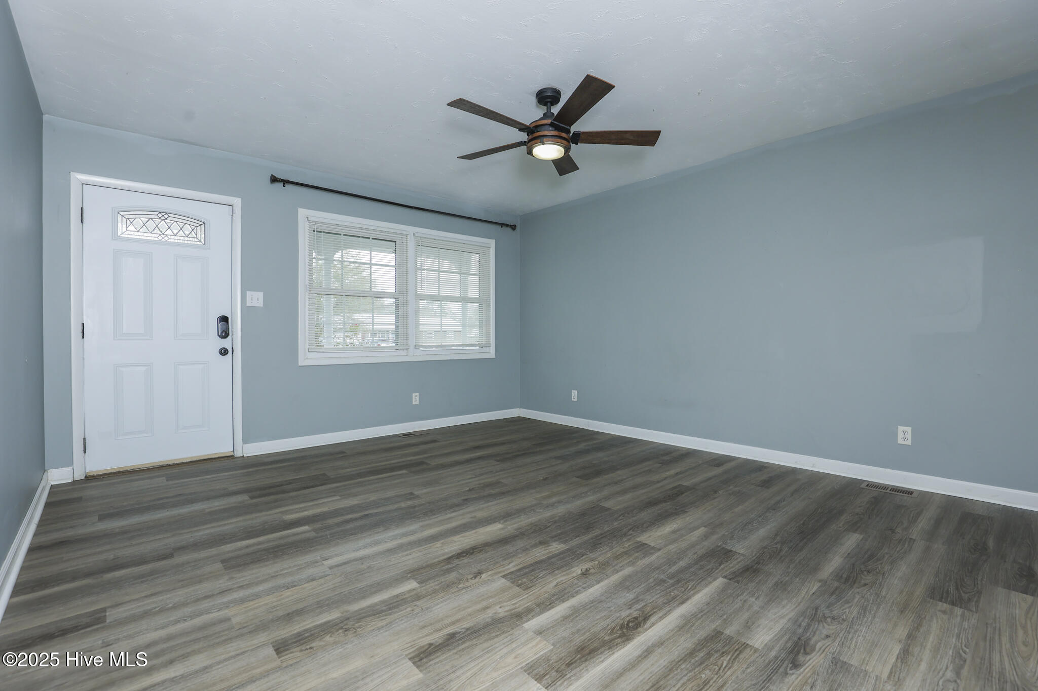 414 Brynn Marr Road Jacksonville, NC 28546 - Photo 4 of 34 Deana- 414 Brynn Marr-22