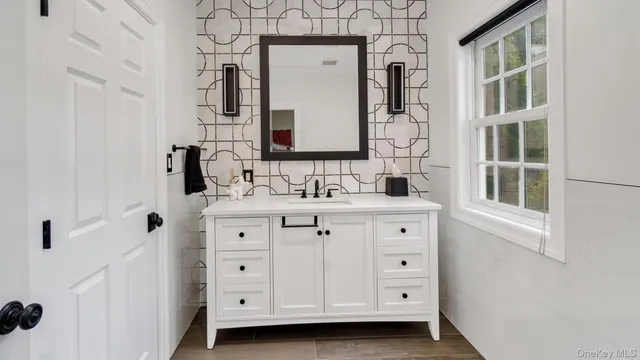 $3,288,888 | 35 Hoaglands Lane, Glen Head, NY 11545