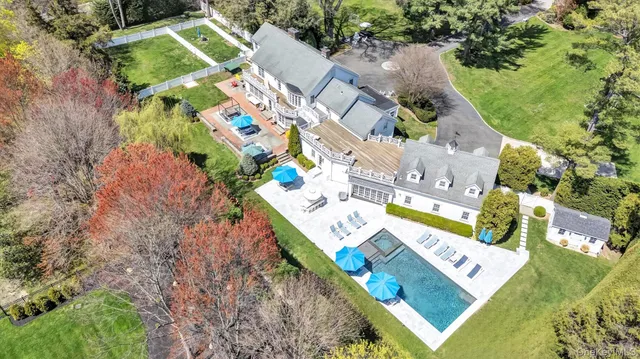 $3,288,888 | 35 Hoaglands Lane, Glen Head, NY 11545