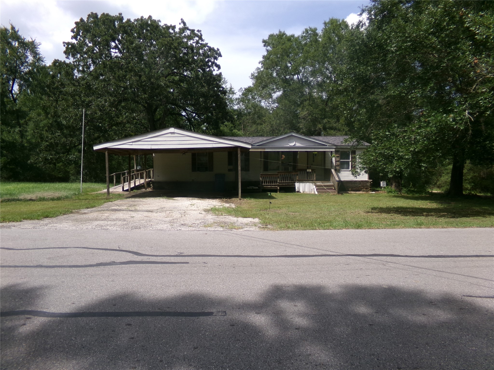 121 Lake Road Huntsville, TX 77320 - Photo 3 of 21 Gallery Image 3