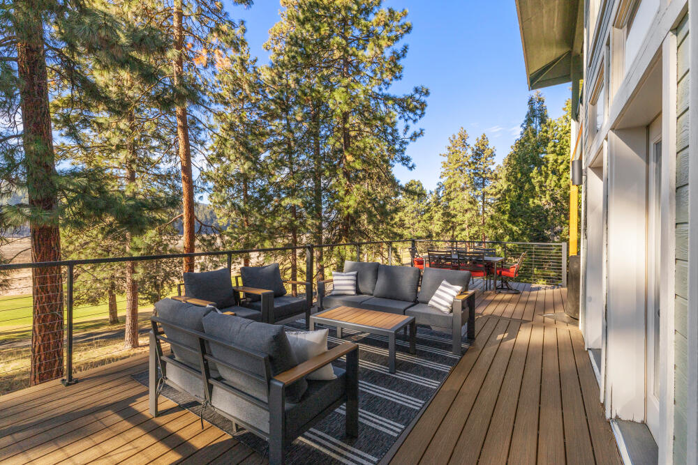 11750 Merganser Road Klamath Falls, OR 97601 - Photo 48 of 66 a view of a balcony with furniture