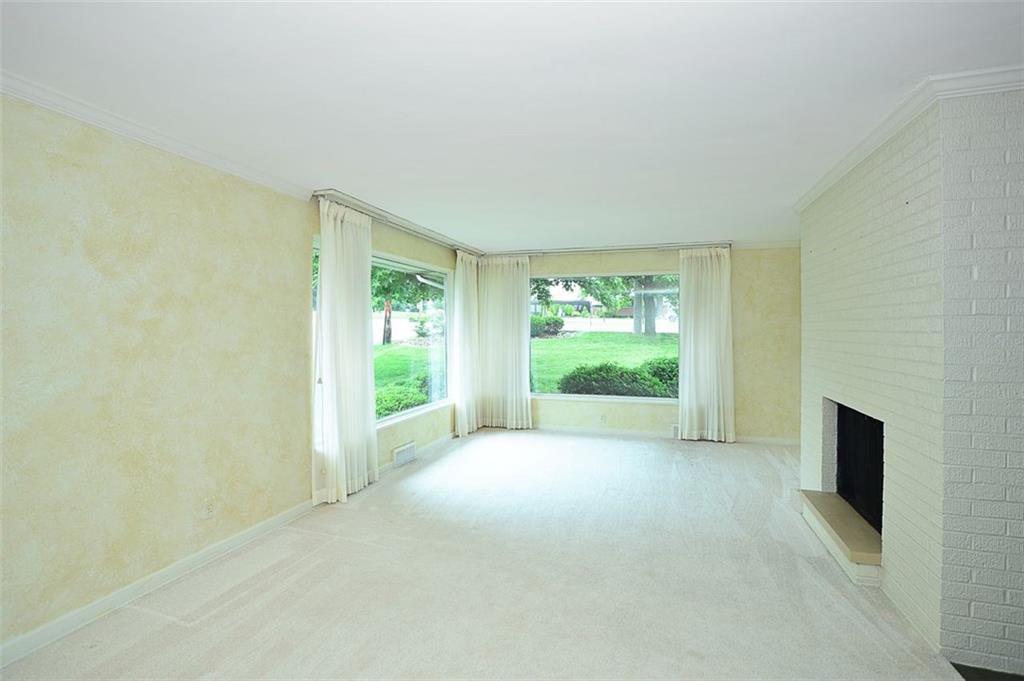 1600 Greentree Road Pittsburgh, PA 15220 - Photo 3 of 21 Large Sunwashed living room with fireplace.