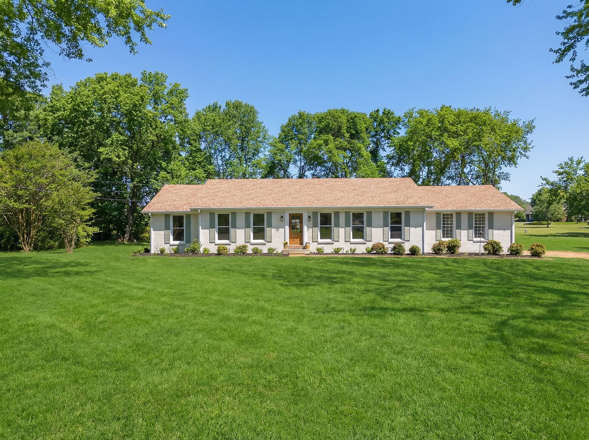 108 Poplar Street Franklin, TN 37064 - Photo 5 of 33 a backyard of a house with table and chairs