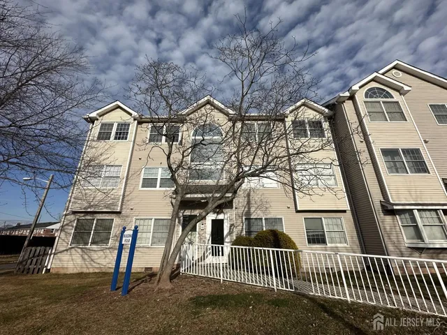 $2,100 | 437 Edpas Road, New Brunswick, NJ 08901