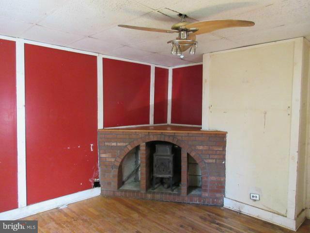 2818 Hollins Ferry Road Baltimore, MD 21230 - Photo 2 of 10 Den