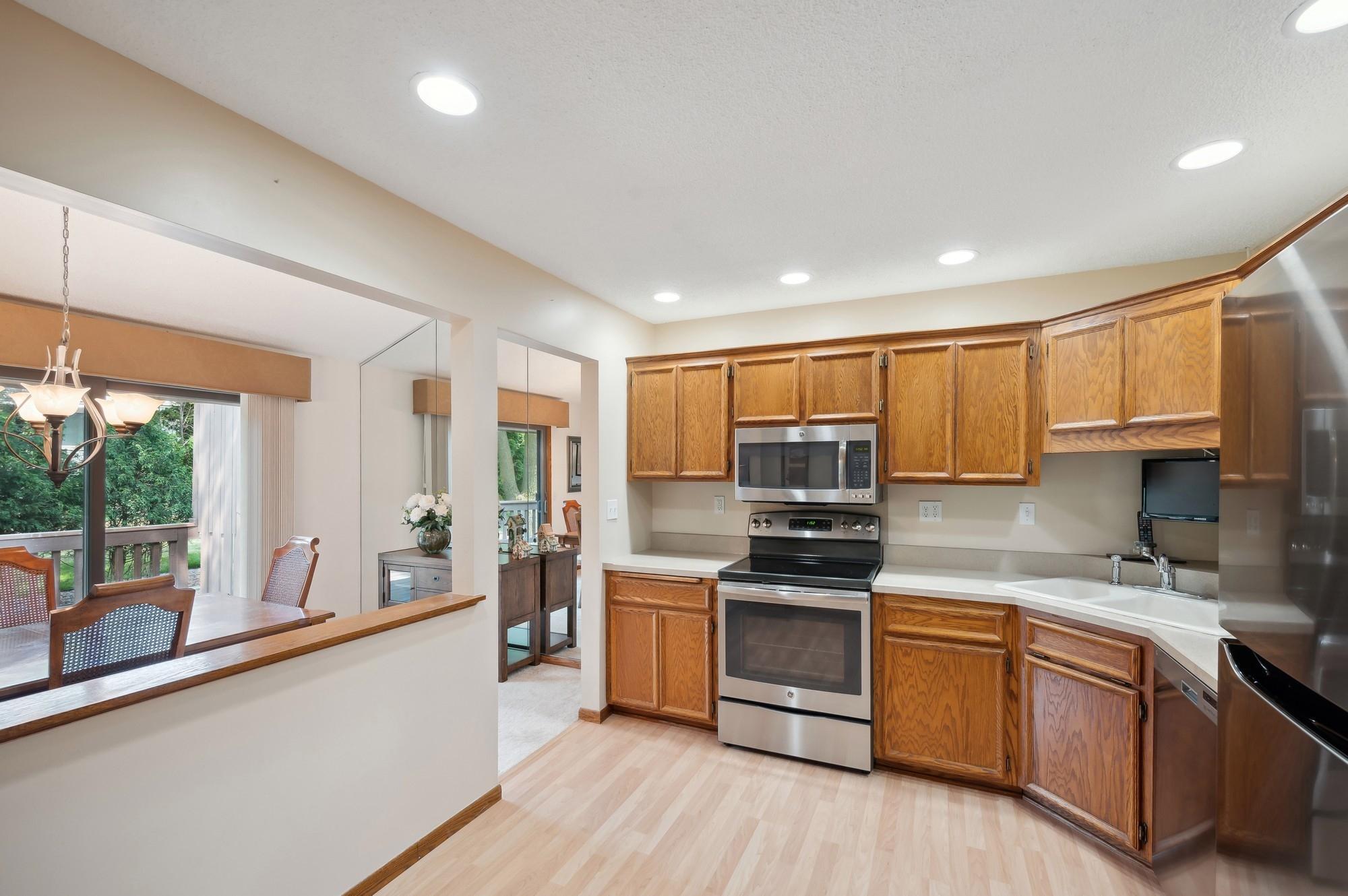9324 Nesbitt Road Bloomington, MN 55437 - Photo 6 of 21 Gallery Image 6