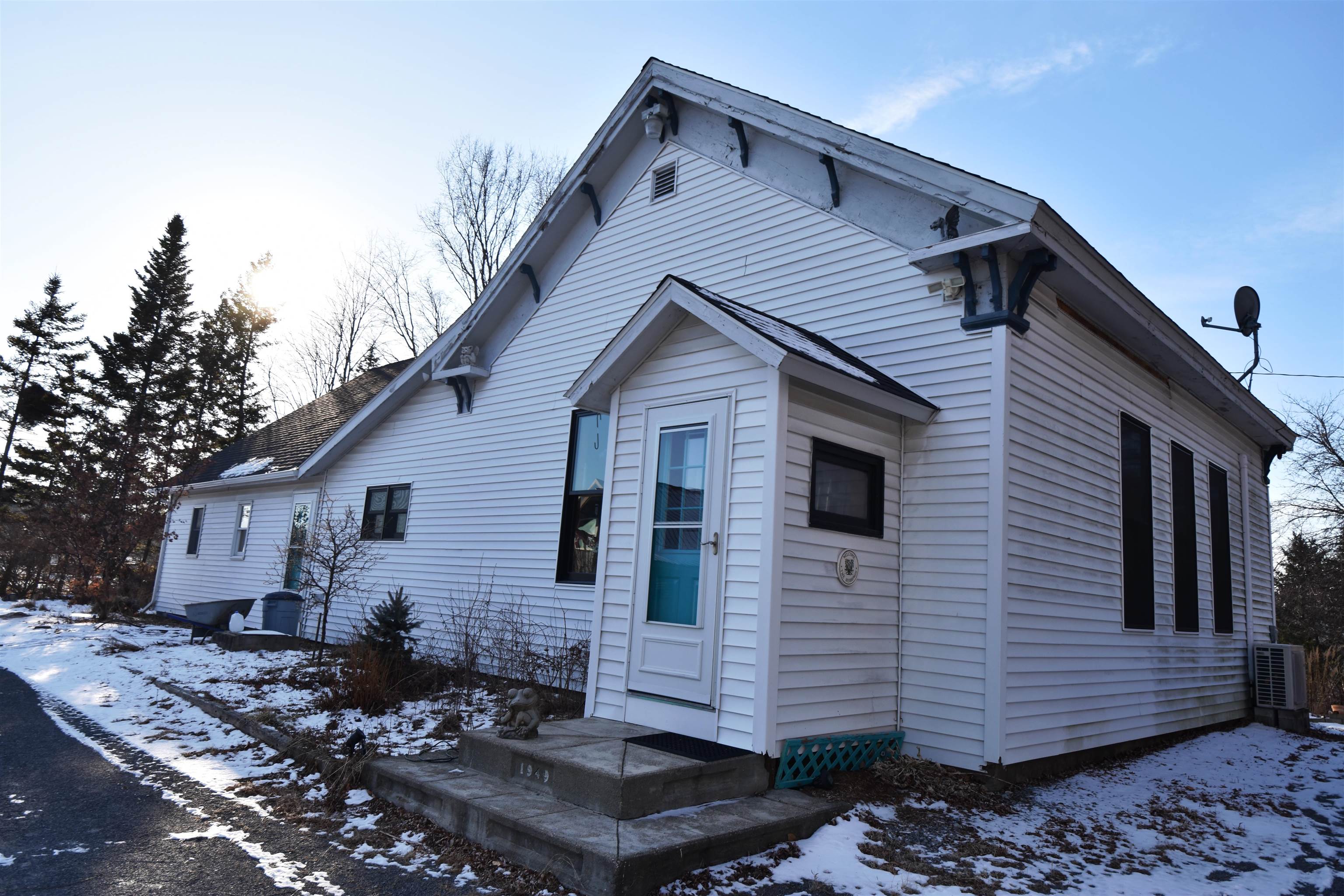 96 E Road Panton, VT 05491 - Photo 4 of 37