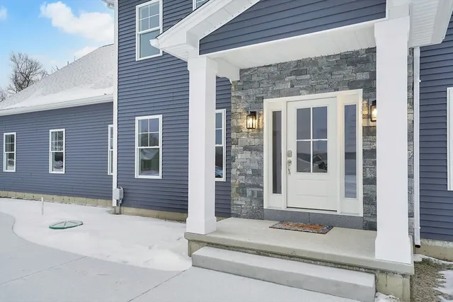 a view of entrance front of the house