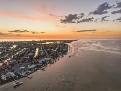 $1,735,000 | 608 Gladstone Lane, Holmes Beach, FL 34217