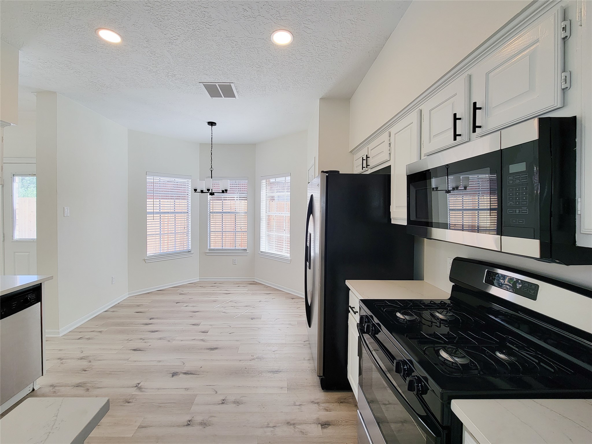 1422 Mabry Mill Road Houston, TX 77062 - Photo 14 of 44 Gallery Image 14
