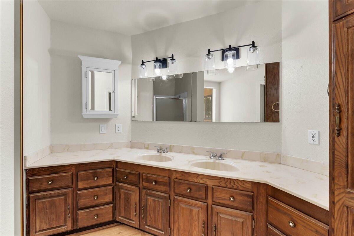 770 Day Road McArthur, CA 96056 - Photo 16 of 30 Primary bathroom