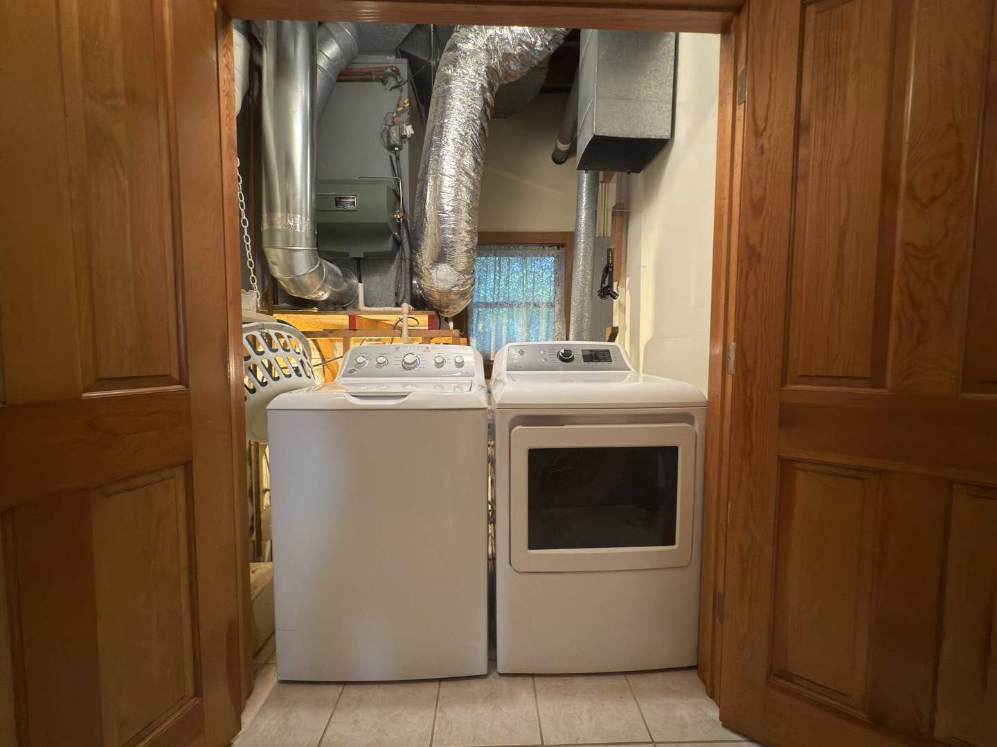 101 Beachway Drive Fox River Grove, IL 60021 - Photo 20 of 28 a utility room with dryer and washer
