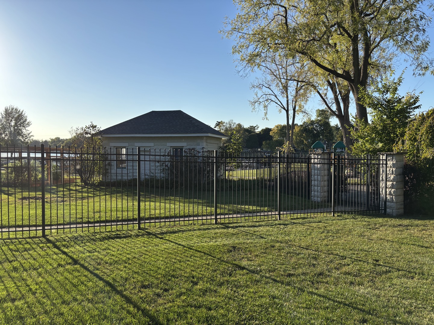 101 Beachway Drive Fox River Grove, IL 60021 - Photo 24 of 28 a view of a basketball court