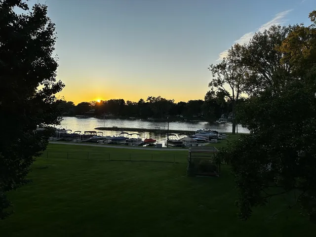 $525,000 | 101 Beachway Drive, Fox River Grove, IL 60021