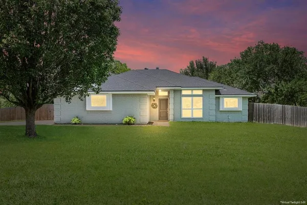 $385,000 | 740 Castleman Creek Road, Hewitt, TX 76643