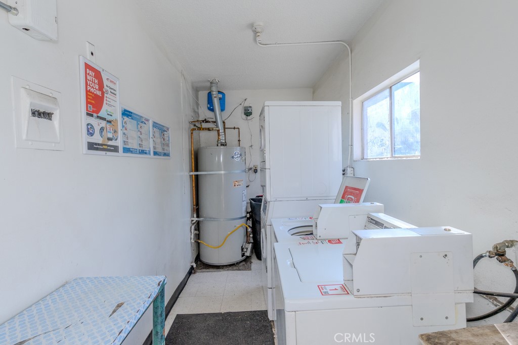 906 South Fann Street Anaheim, CA 92804 - Photo 19 of 27 Coin operated laundry room for extra income.