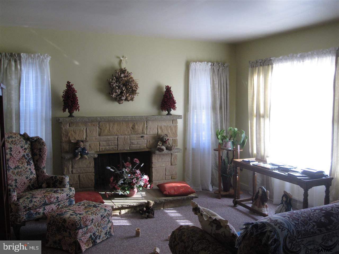 302 Wynwood Road York, PA 17402 - Photo 13 of 34 Gallery Image 13